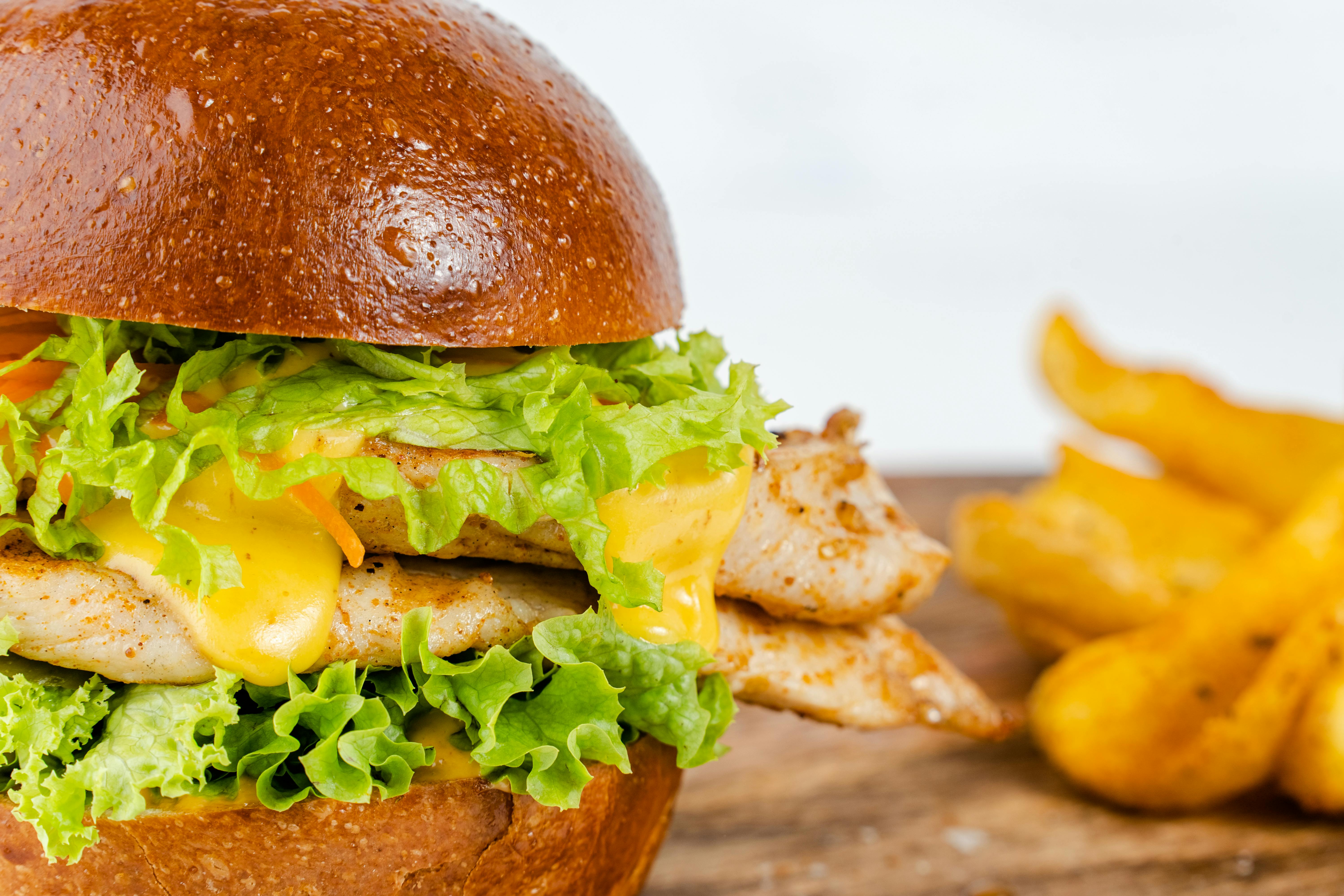 Burger mit Pommes